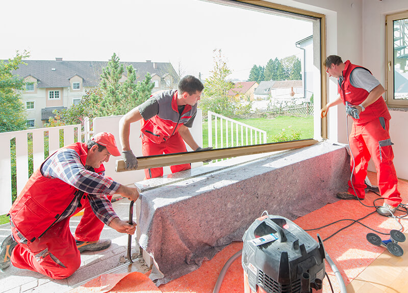 Kiedy montować okna drewniane?